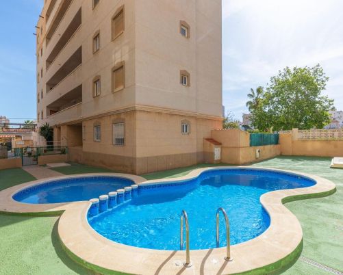 Sunrise views and Mediterranean breezes in Nueva Torrevieja! 2 bedrooms + communal pool