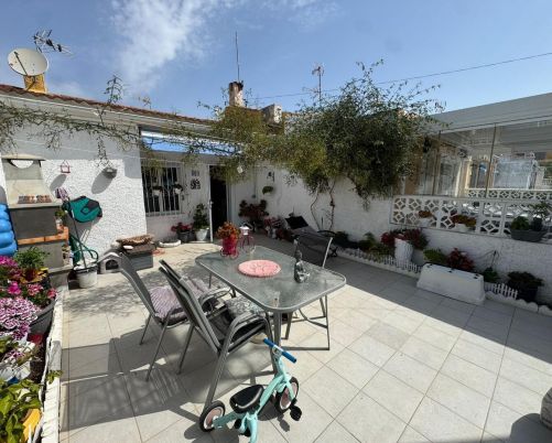 Bungalow with no neighbors above, facing full south!