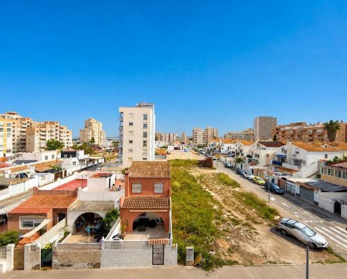 Opportunité d'acquérir un appartement de 2 chambres avec vue imprenable et piscine
