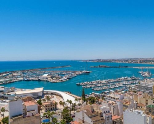 Strategic location and great investment potential in the centre of Torrevieja.