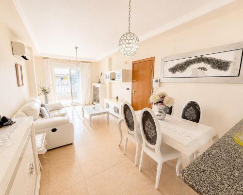 Opportunity: Penthouse with 2 bedrooms and private solarium facing south