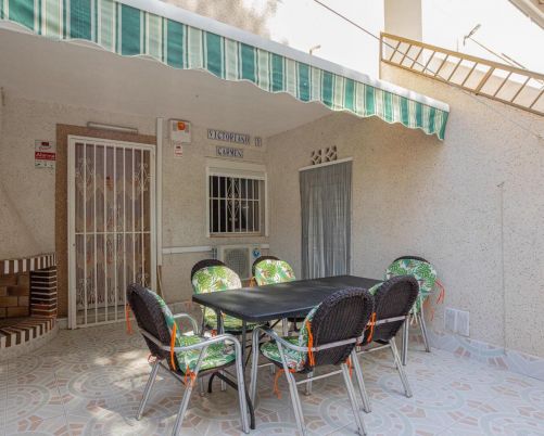 Ground-floor bungalow 400 metres from Los Náufragos Beach