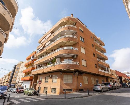 Very spacious 2 bedroom + 1 bathroom apartment