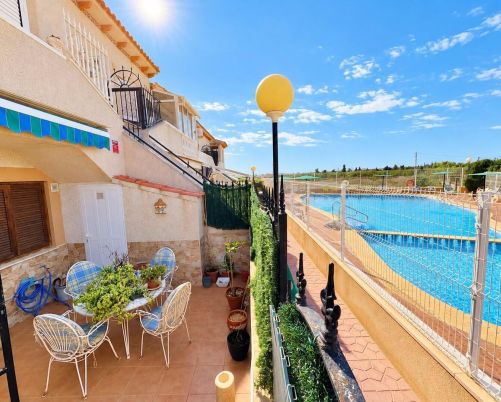 Ground-floor property with two terraces overlooking the communal pool in El Moncayo – Guardamar del Segura