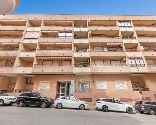 Central and very bright apartment with a garage and a super convenient storage room on your same floor