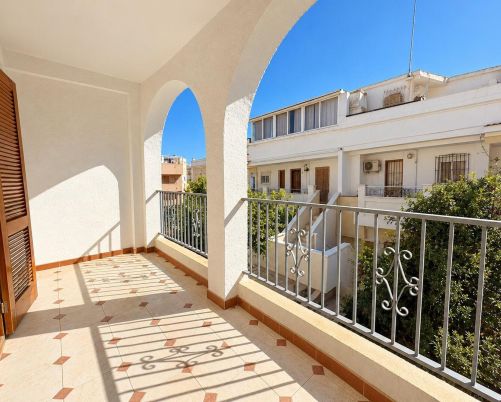 Penthouse Duplex – 3 Bedrooms, 2 Bathrooms, South-Facing Solarium, 200 Metres from La Mata Beach – Av. Europeos